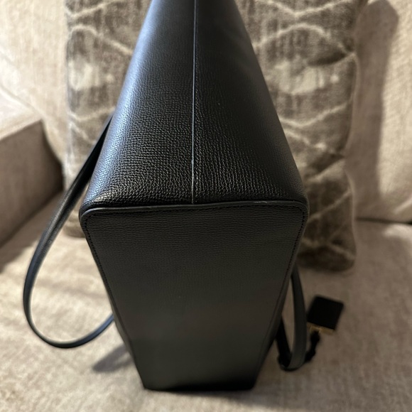 Kate Spade Black Laptop Bag with Gold Accents - Picture 7 of 9